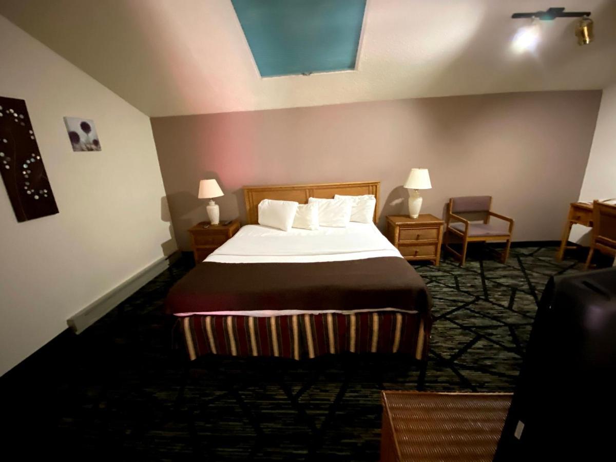 Woodland Inn & Suites Medford Экстерьер фото