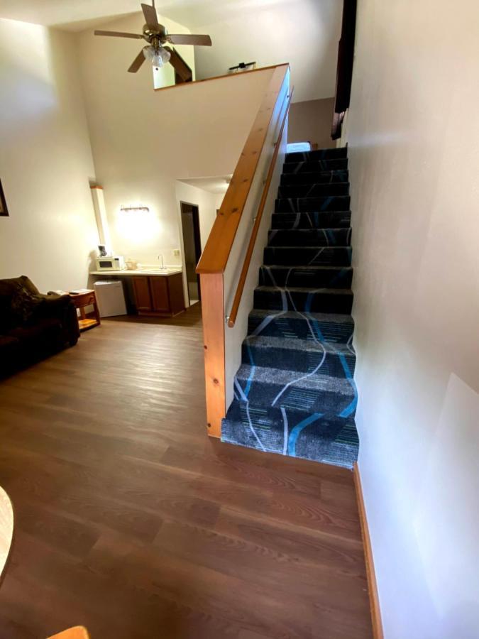 Woodland Inn & Suites Medford Экстерьер фото