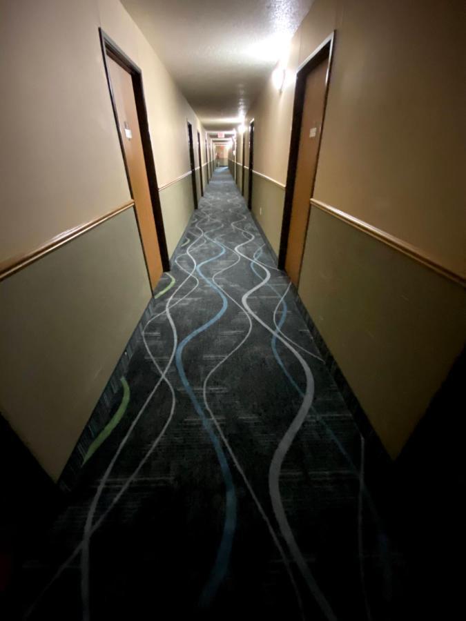 Woodland Inn & Suites Medford Экстерьер фото
