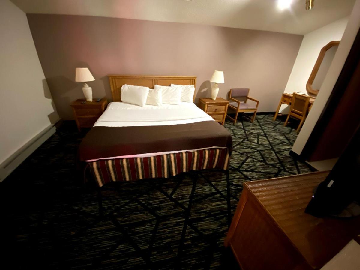 Woodland Inn & Suites Medford Экстерьер фото