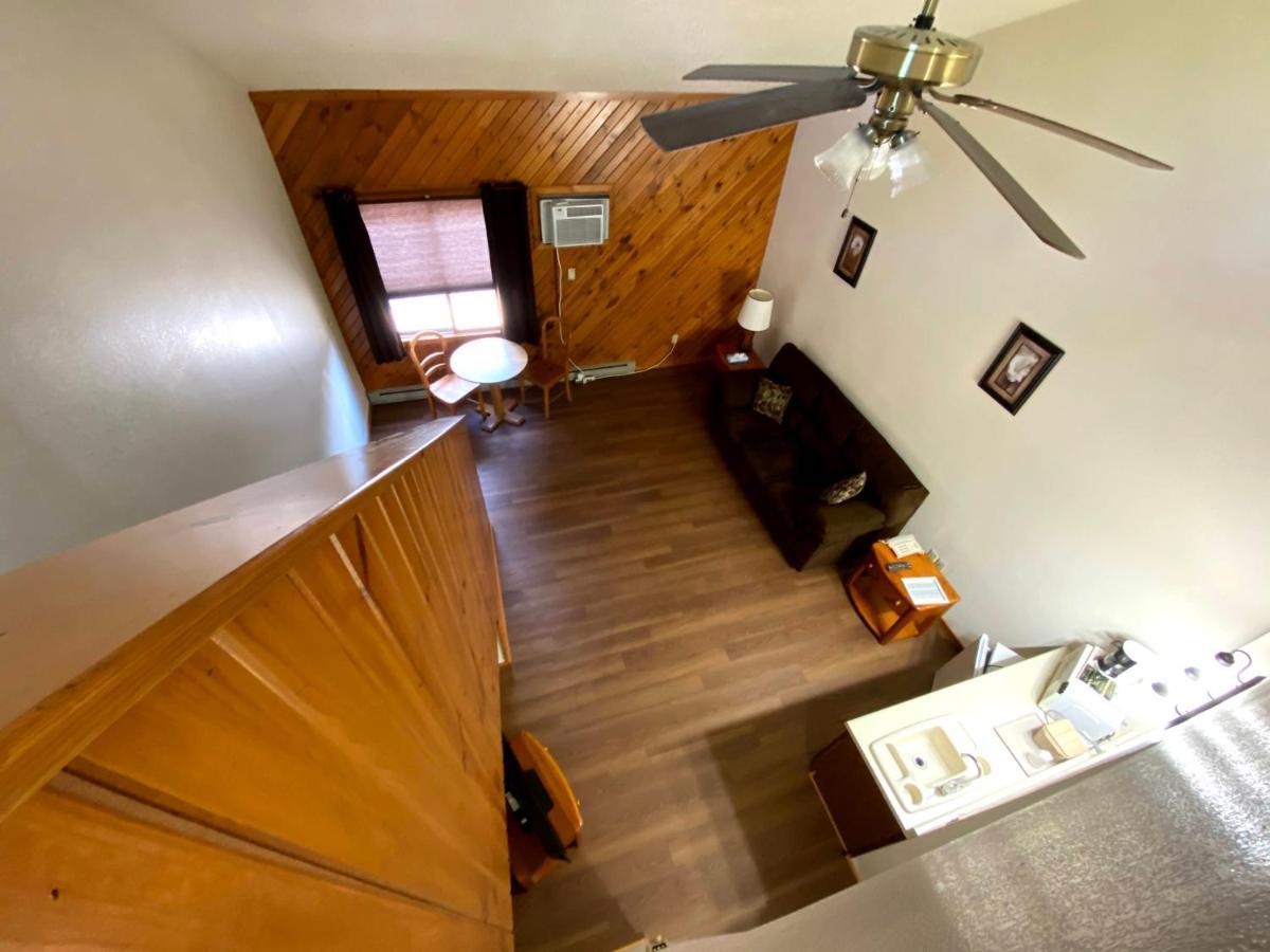Woodland Inn & Suites Medford Экстерьер фото
