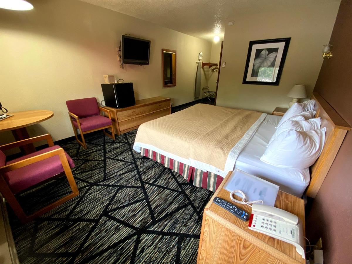 Woodland Inn & Suites Medford Экстерьер фото