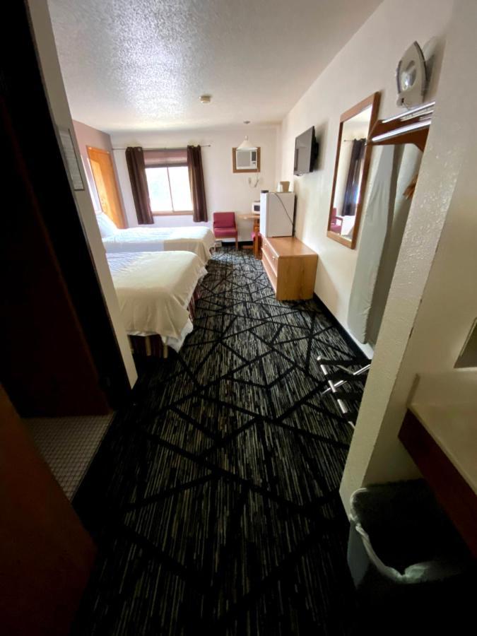 Woodland Inn & Suites Medford Экстерьер фото