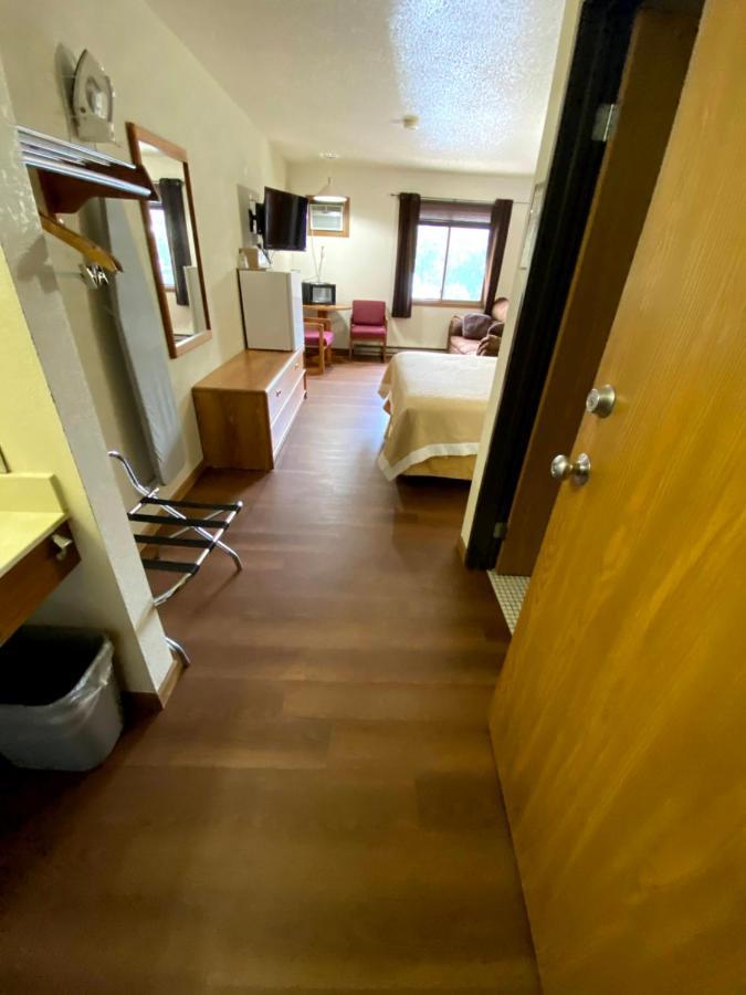 Woodland Inn & Suites Medford Экстерьер фото