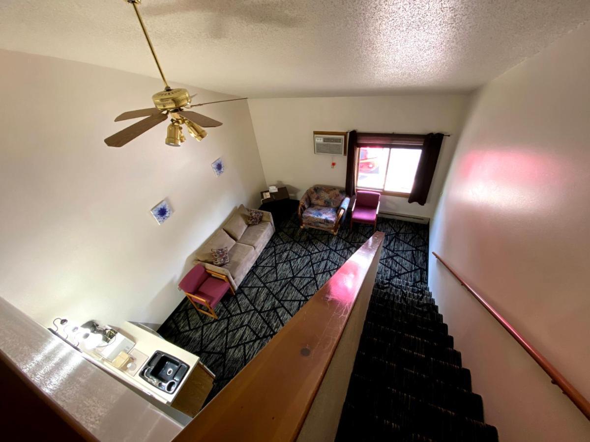 Woodland Inn & Suites Medford Экстерьер фото
