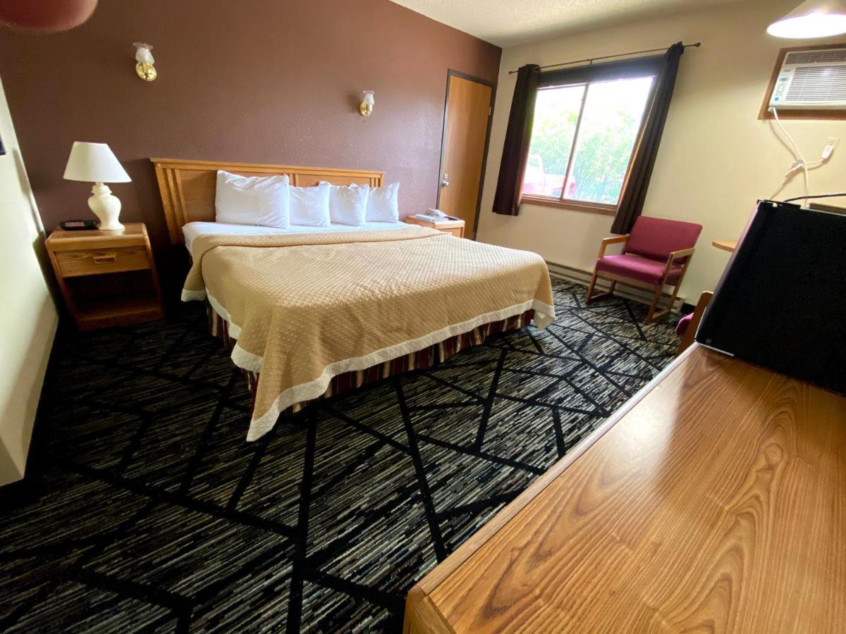 Woodland Inn & Suites Medford Экстерьер фото