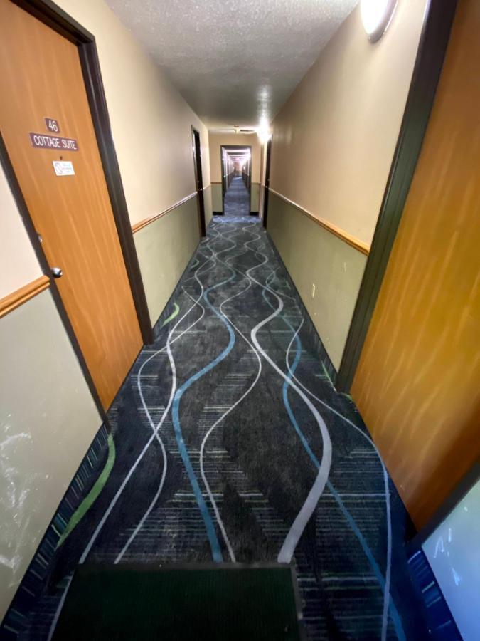 Woodland Inn & Suites Medford Экстерьер фото