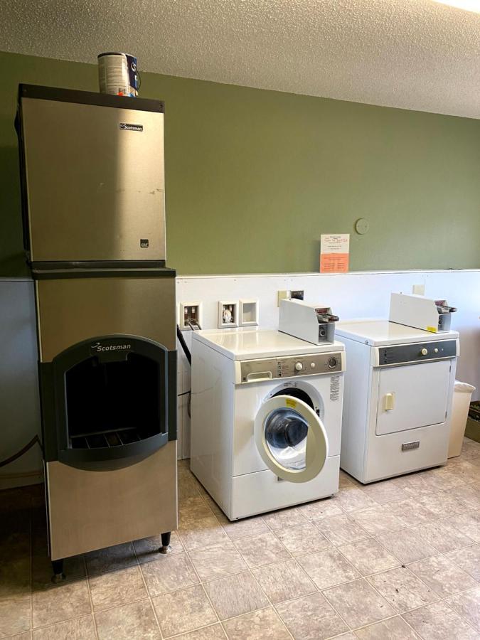 Woodland Inn & Suites Medford Экстерьер фото