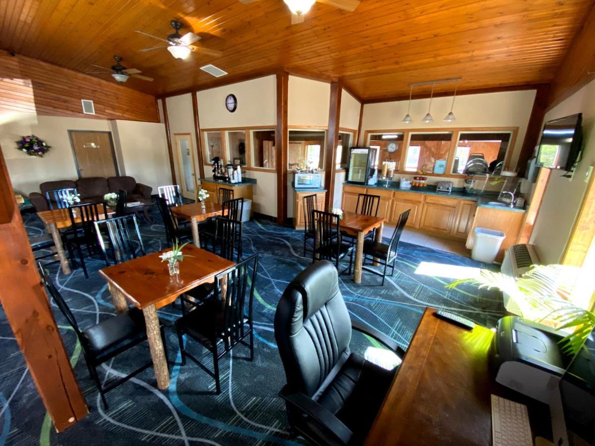 Woodland Inn & Suites Medford Экстерьер фото