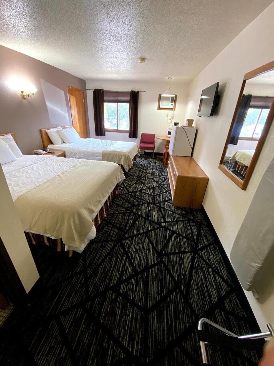 Woodland Inn & Suites Medford Экстерьер фото