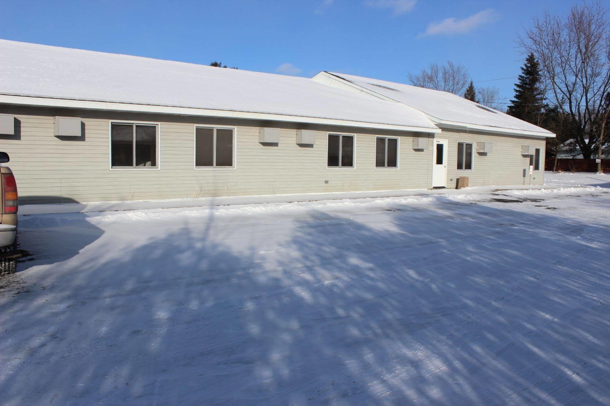 Woodland Inn & Suites Medford Экстерьер фото